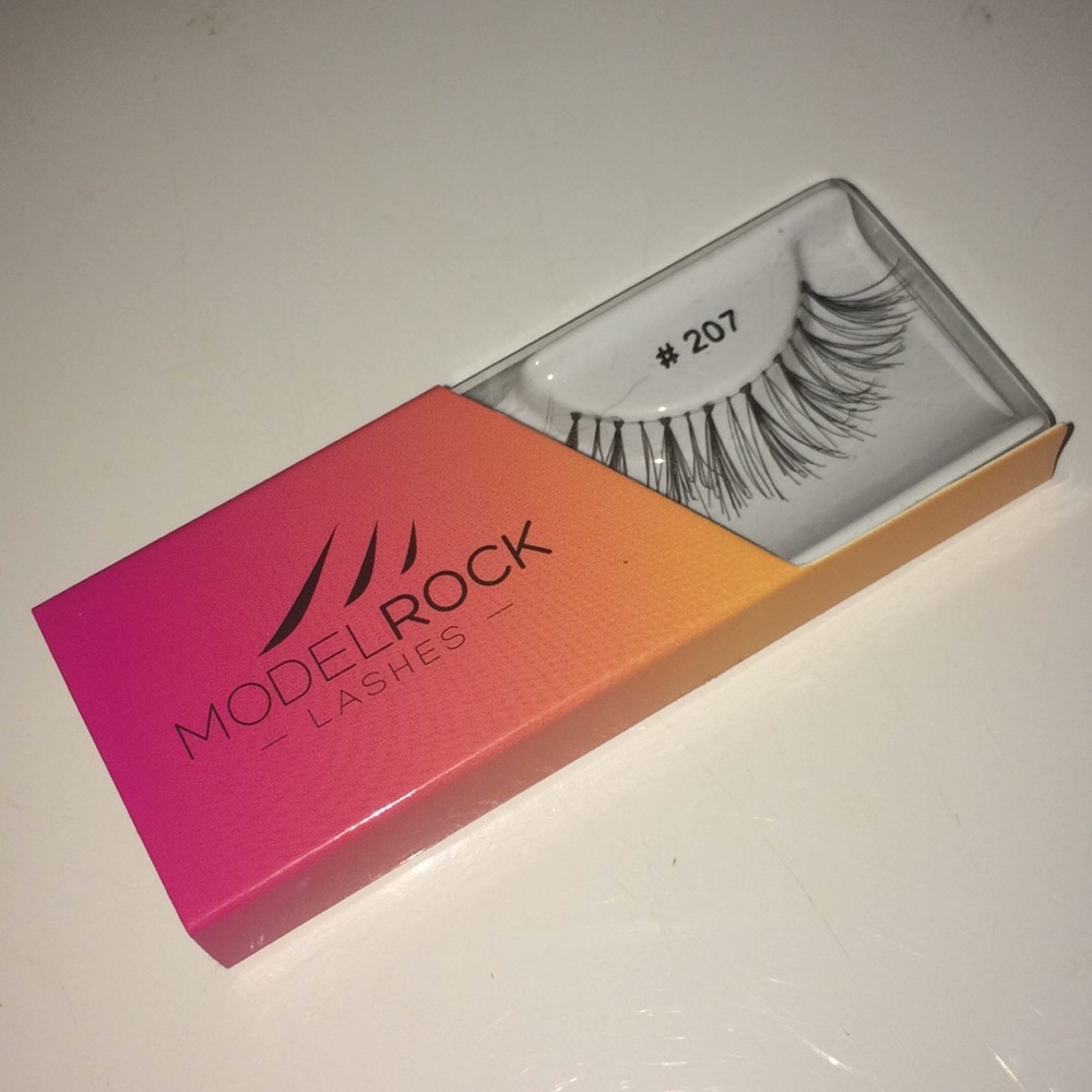 Eyelashes (free Gift With Purchase) - Picture 3 of 3
